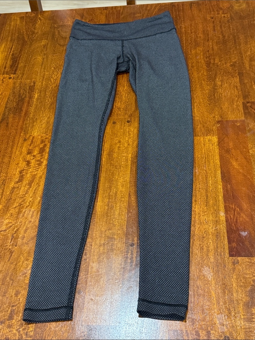 Lululemon Athletica Women’s Black &white Performance Athletic Workout leggings